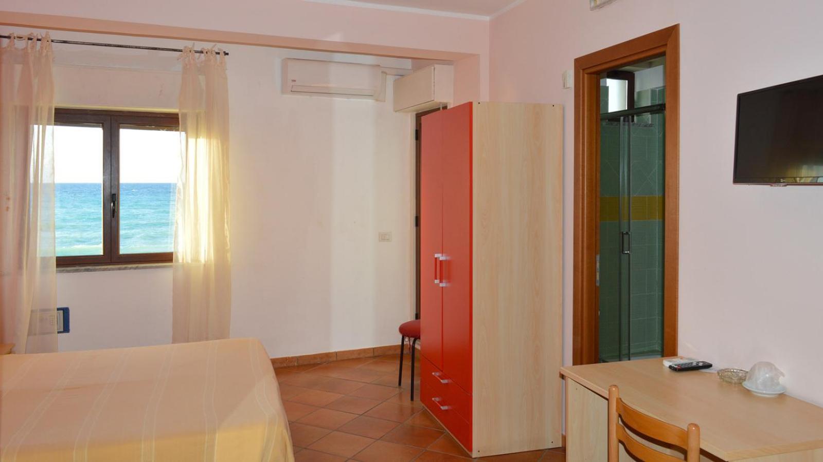 Splash'S Rooms Spadafora Buitenkant foto
