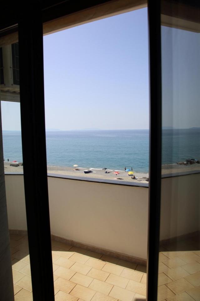 Splash'S Rooms Spadafora Buitenkant foto