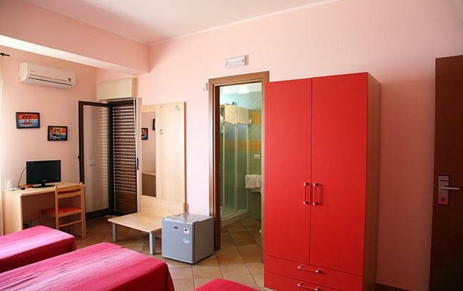 Splash'S Rooms Spadafora Buitenkant foto